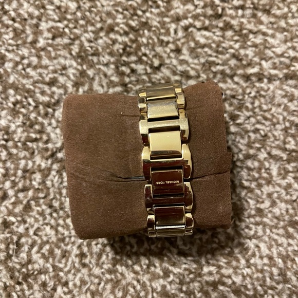 Watch - Picture 4 of 5